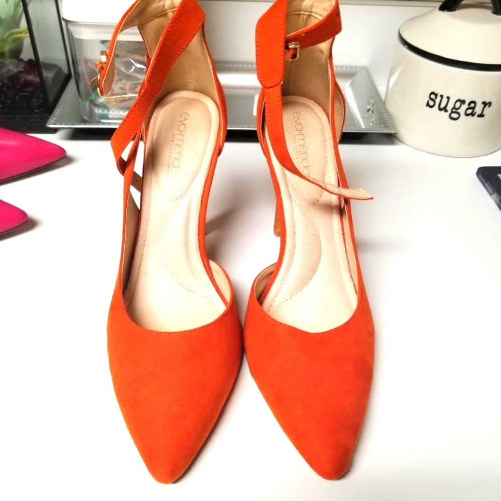 Eva Mendes 3 inch orange suede pumps